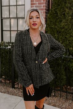 Take your girl boss wardrobe to the next level with our black designer inspired 'Dreaming Bigger' blazer featuring luxe tweed material, long sleeves, low accent pockets with flap closures, and a flattering silhouette that ends in a straight hemline! Measurements S : Bust 38", Hip 38", Length 26.5", Sleeve Length 24.5", Waist 34". M : Bust 40", Hip 40", Length 27", Sleeve Length 24.5", Waist 36". L : Bust 42", Hip 42", Length 28", Sleeve Length 25", Waist 38". Elegant Long Sleeve Tweed Jacket For Fall, Trendy Single Breasted Tweed Jacket For Work, Chic Notch Lapel Tweed Jacket For Office, Fall Tweed Business Blazer, Chic Tweed Jacket With Lapel Collar For Fall, Chic Fall Tweed Jacket With Lapel Collar, Trendy Fitted Tweed Jacket For Workwear, Office Tweed Blazer With Pockets, Fitted Trendy Tweed Jacket For Workwear