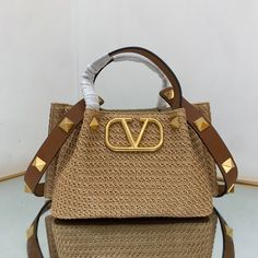 Size: Standard Size It comes with Dust box, Care manual, Tag, and Paper bag. Studded Handbag, Lv Purse, Lv Shoes, Lv Handbags, Lv Belt, Valentino Bags, Lv Wallet, Print Tote, Black Tote Bag