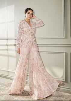 Trendy Outfits Indian, Casual Indian Fashion, Indian Dresses Traditional, Traditional Indian Outfits, Trendy Dress Outfits, Sleeves Designs For Dresses, Designer Party Wear Dresses, Designer Dresses Casual, Stylish Party Dresses