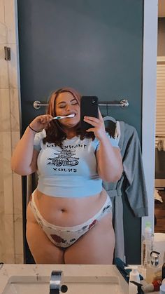 Fat Woman Aesthetic, Fat Lady Pictures, Zanita Whittington, Belly Rolls, Plus Size Body Shapes, Loey Lane, Fat Ladies, Lauren Lane, Plus Size Inspiration