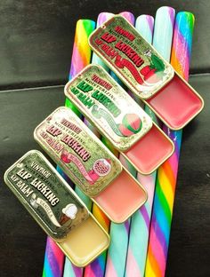 Vintage Lip Balm, Lip Balm Tin, Alat Makeup, Lip Balm Collection, Lipgloss Lips, Lip Gloss Collection, Fotografi Vintage, Lip Smackers, Lip Balms