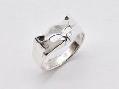 Cat Face Ring (Band width 3.5 mm, thickness 1mm) Solid 925 Sterling Silver ☞ made to last. Details : ♥ Each item comes in a cute GIFT BOX ✓ ♥ GUARANTEE on the materials ✓ ♥ Pure Solid 925 Sterling Silver ☞ only Solid Pure Silver - made to last ✓ ♥ Band width 3.5 mm, Band thickness 1mm ♥ More Beautiful jewellery on www.etsy.com/shop/AdinaStone ☜ ✉ ✉ Shipping by Royal Mail ✉ ✉ Tracked Shipping Option - worldwide tracking - choose at checkout: U.K. 1 Day delivery ! USA & Worldwide ✈ 5-7 Days Standa Wide Silver Band, Industrial Goth, Ring Cat, Cats Eye Ring, Face Ring, Cat Ring, Eye Ring, Ring Minimalist, Minimalist Ring