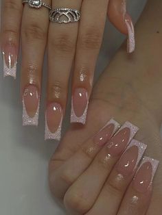 Cute Squared Acrylics, Medium Square Acrylic Nails French Tips Glitter, Birthday Nail Inspo Acrylic Medium, 21st Birthday Nail Ideas Acrylic, French Tip Acrylic Nails With Glitter, Buchona Nails Acrylic, Acrylic French Tip Nails Design, Cute Nails Acrylic French Tips, French Tip Style Nails