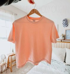 Cropped T Shirt Outfit, Boxy Cropped Shirt, Macys Outfits, Preppy Shirts, Cropped Tees, Adrette Outfits, Preppy Tops, Preppy Shirt, Cropped Tee Shirt