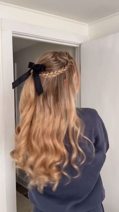 Bow In Hairstyle, Prom Bow Hairstyle, Bow Prom Hair, Cute Blond Hairstyles, Grad Hairstyles Straight Hair, Cute Feminine Hairstyles, Cute School Dance Hairstyles, Cute Pretty Hairstyles, Cute Hair Bow Hairstyles