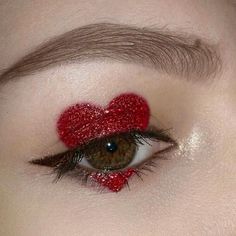 ever after high · lizzie hearts · aesthetic Make Up Designs, Make Up Videos, Makeup Eye Looks, Creative Eye Makeup, Creative Eye, Hooded Eyes, Smokey Eyes, Eye Makeup Art, Natural Eye Makeup