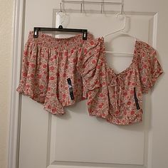 Lucky Brand Off Shoulder Shirt & Short Bundle Floral Pattern Size Medium. Originally Sold Separately. Spring Daywear Tops Matching Set, Spring Matching Set Tops For Daywear, Matching Set Tops For Spring Daywear, Off Shoulder Shirt, Shoulder Shirts, Branded Shirts, Lucky Brand, Floral Pattern, Off Shoulder