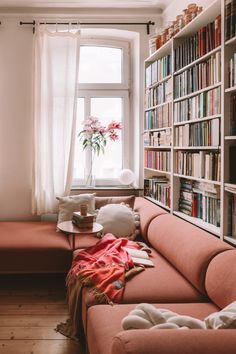 Leseecke im Wohnzimmer Modern Home Library, Living Room Inspo, Colour Block, Living Room Inspiration