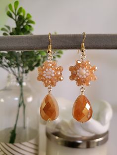 Handmade dangle earrings, bohemian style, crystal beads and teardrop and AAA quality wire, total lenght 63 mm. Peach Puff, Handmade Dangle Earrings, Flower Dangle Earrings, Earrings Handmade Dangle, Handmade Earrings Beaded, Earrings Bohemian, Earrings Beaded, Arte Popular, Flower Earrings