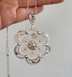 Unique Wedding Jewelry, Gold Pendent, Metal Jewelry Making, Necklace Butterfly, Vintage Pendant Necklace, Large Pendant Necklace, Filigree Jewelry, Butterfly Flower, Bridal Gold Jewellery Designs