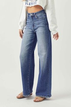 Turn heads in Roxanne Flare! These high-rise wide leg jeans feature a 12” rise and 32” inseam. Crafted from a comfortable blend of 65% cotton, 32% polyester, 1.5% viscose, and 1.5% spandex, these jeans will hug your body and flatter your figure. Step out with confidence and style in Roxanne Flare! High Rise Wide Leg Jeans, Trendy Jeans, Stretchy Jeans, Girls High, Washed Denim, Wide Legs, Cozy Sweaters, Wide Leg Jeans, Short Tops