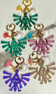 six key chains with different colors and designs on them, all in the same design