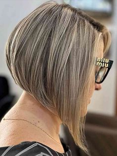 Concave Bob with Highlights for older ladies Long Inverted Bob, Blonde Inverted Bob, Wavy Inverted Bob, Inverted Bob Short, Inverted Long Bob, Inverted Bob Haircuts, Short Bob Styles