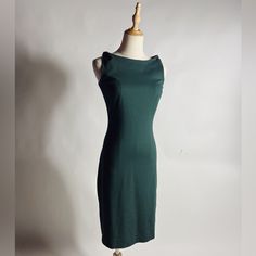 Mm Lafleur Lydia Twist Strap Sheath Dress Stretch Ponte Dark Forest Green 6 Twisted Straps For A Boat Neckline That Sits Up A Bit Like A Portrait Style Back Zip Stretch Ponte Fabric Beautiful Color..Dark Green/Teal Laid Flat Bust: 16” Waist: 13.5” Hip: 18” Length: 38” Great Preowned Condition Items Come From Unknown Previous Owners Who May Have Owned Pets, Smoked, Or Used Scented Detergents/Perfumes That Are Residual After Our Sanitizing. Preowned Clothing May Have Lint Or Fibers (I Do My Best To Remove Any). This Is Especially Common In Vintage Clothing). If You Have Allergies, My Suggestion Is To Skip Buying From Unknown Previous Owners 14oz Mm Lafleur, Dress Stretch, Dark Forest Green, Boat Neckline, Size 6 Dress, Dark Forest, Sheath Dress, Vintage Clothing, Forest Green