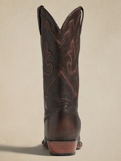 Handcrafted from lavish cow leather, the Stetson Carlisle Cowboy Boot employs brushed and corded leather that gets better with age.  Fifty-six hand-driven lemonwood pegs are used to enable the boot to withstand the elements by expanding and contracti Brown Oiled Leather Boots For Western-themed Events, Western Brown Bridle Leather Boots, Fitted Brown Leather Boots, Rugged Vegetable Tanned Leather Boots With Snip Toe, Vegetable Tanned Leather Boots With Snip Toe, Snip Toe Boots In Bridle Leather With Leather Lining, Bridle Leather Boots With Snip Toe And Leather Lining, Snip Toe Boots With Bridle Leather And Leather Lining, Rustic Boots With Leather Lining And Oiled Leather