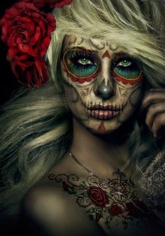 Day of the dead - not an actual tattoo, but would be good for halloween. Makijaż Sugar Skull, Carnaval Make-up, Skull Color, Halloweenský Makeup, Dead Makeup, Sugar Skull Girl, Sugar Skull Makeup, Skull Makeup