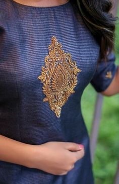 Aari Design, Churidar Neck Designs, Boat Neck Blouse Design, Churidar Designs, Simple Kurta Designs, Embroidery On Kurtis, Salwar Designs, Kurti Embroidery Design, Kurta Neck Design