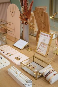 the table is full of jewelry and bracelets