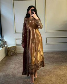 Maroon Dupatta Combination, Maroon Combination Dresses, Brown Colour Combination Outfit, Lohri Outfits For Women, Latest Bridal Dresses, Gaun Fashion