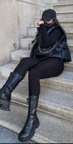 Stile Kylie Jenner, Outfit Botas, Looks Pinterest, Mode Zara, Black Outfits, Looks Black, Streetwear Fashion Women