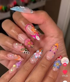 Summer Shell Nails, Simple Funky Nails, Y2k Pattern, Junk Nails, Middle Age Style, Rich Aesthetic, Aesthetic Vacation, Tie Women