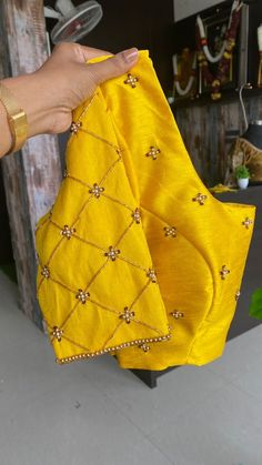 Hand Work On Sleeves, Light Embroidery Designs For Blouse, Silk Blouse Embroidery Designs, Yellow Colour Blouse Designs, Saree Blouse Maggam Work, Thread Work Blouse Designs, Bead Work Blouse, Aari Work Saree, Yellow Blouse Designs