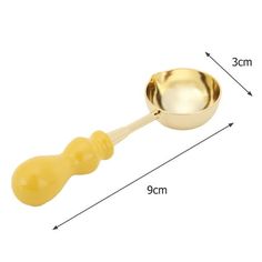 a measuring spoon with the measurements for it