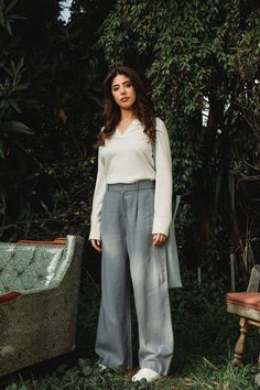 Elevate your wardrobe with the PLEATED WIDE LEG TROUSER - TROOPER, a perfect blend of style and comfort. Designed for those who appreciate a relaxed yet sophisticated look, these trousers are your ideal companion for both casual outings and dressier affairs. Key Features: Fabric Contents: Made from a luxurious blend of 55% linen and 45% rayon, these trousers provide a lightweight feel while ensuring breathability and comfort, making them perfect for all-day wear. Ideal Fit: The product runs larg Skirt Crop, Sophisticated Look, Tops For Leggings, Cropped Jeans, Jogger Pants, Short Tops, Flare Jeans, Denim Skirt, Mom Jeans