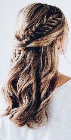 Fish Tail Side Braid, Fishtail Braid Hairstyles, Wedding Hairstyles Bridesmaid, Makeup Tip, Fishtail Braid, Penteado Cabelo Curto, Fish Tail Braid, Wedding Hair And Makeup, Bridesmaid Hair