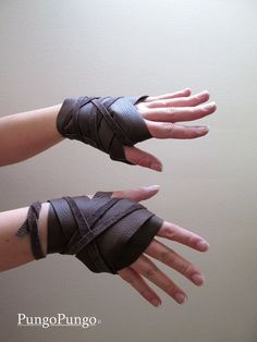 Wrap-a-round 1/2 leather gloves Stile Harry Potter, Game Of Thrones Cosplay, Halloween 2020, Women Diy, Women Halloween, Hand Wrap, Fantasy Clothing, Post Apocalyptic