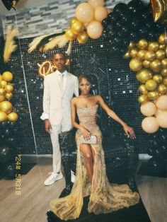 Golden Hour Prom Dress, Prom Dresses Gold Champagne, White And Gold Dresses, Gold Dresses Black Women, Gold And Black Prom Dress, Prom Cars Black People, Prom 2k24, Prom Set Up, Light Brown Prom Dress