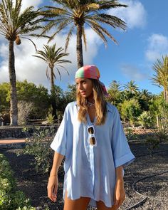 Street Style Beach Outfit, Cute Roadtrip Outfits Summer, Beach Aesthetic Fits, Blue And White Beach Outfit, Beach Inspo Outfits, Beach Outfits 2023, Summer Beach Fits, Summer Trip Outfits, All White Beach Outfit