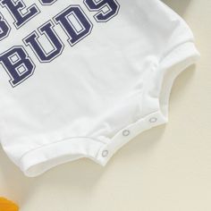 Experience maximum comfort and style with our BEST BUDS Color Block Onesie, perfect for celebrating your little one's friendships! Its cool color block sleeves and adorable "best bud" prints make a statement for any best buds. Summer Outfit Accessories, Boy Onesie, Best Bud, Boys Hoodies, Girls Rompers, Girls Shopping, Boy Fashion, Baby Shop, Boy's Clothing