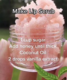 Easy Diy Skin Care Recipes, Diy Scrubs, Obličejové Masky, Scrub Homemade, Diy Body Scrub Recipes, Lip Scrub Recipe, Scrub Diy