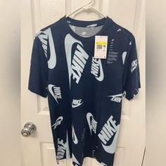 Nike Men’s Tee Size S New Nike Navy Tops With Letter Print, Nike Navy T-shirt With Graphic Print, Nike Blue Shirt With Graphic Print, Nike Navy Tops For Streetwear, Shirts Nike, Nike Blue, Nike Shirts, Men's Nike, Mens Tees