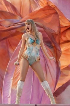 taylor swift performing on stage at the super bowl in las vegas, nv during her performance