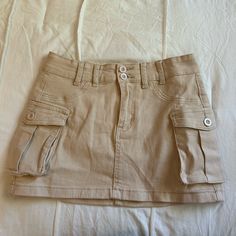 Super Cute Low Waisted Mini Cargo Skirt!! Never Worn Mini Cargo Skirt Outfit, Beige Cargo Skirt, Brown Cargo Skirt, Cargo Skirts, Cargo Mini Skirt, Fall Closet, Tan Skirt, Khaki Skirt, Cargo Skirt