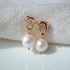 These Natural Freshwater Pearl Drop Earrings are the epitome of elegance and simplicity. Featuring lustrous pearls that delicately dangle, they are perfect for brides and bridesmaids. The refined design of these Bride Pearl Earrings complements any wedding attire, adding a touch of sophistication to your special day. Crafted with attention to detail, these Dangle Pearl Earrings are not only ideal for weddings but also make a thoughtful Bridesmaid Gift or Christmas gift. Their versatility makes t Elegant Gold-tone Dangle Pearl Earrings, 14k Gold-filled Pearl Earrings For Wedding, Luxury Gold-tone Pearl Drop Earrings, Dangle Pearl Earrings, Elegant 14k Gold-filled Pearl White Pearl Earrings, Nickel-free 14k Gold-filled Dangle Pearl Earrings, Earrings Bride, Pearl Bride, Freshwater Pearl Drop Earrings