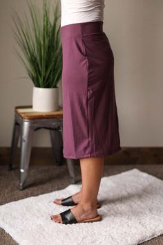 Modest Stretch Midi Skirt, Casual Pencil Skirt For Loungewear, Pentecostal Fashion Casual, Modest Lifestyle, Wide Waistband Skirt, Modest Shirts, Modesty Matters, Skirt Classy, Modest Workout