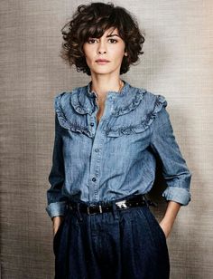 On aime quand le total look jean prend des libertés (photo Jérôme Bonnet) Audrey Tautou, Short Curly Haircuts, Heart Face Shape, Denim Shirt