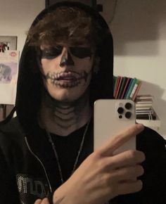 Boys Halloween Facepaint, Man Skull Makeup, Skeleton Makeup Kids, Aiden King Royal Elite, Guys Halloween Makeup, Boy Halloween Makeup, Misha Lare, Davide Vavalà, Mens Halloween Makeup