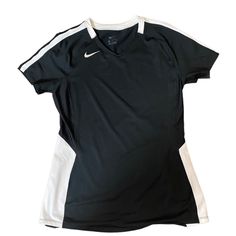 New W Tag Smoke Free Environment Black And White Tag ;Sports Volleyball Volleyball Practice Outfits, Active Fits, Pe Shirt, Vintage Nike Shirt, Sporty Clothes, Sports Volleyball, Nike Volleyball, Running Singlet, Volleyball Shirts