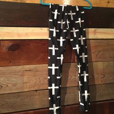 New Fun Cross Print Leggings, Size Medium White Stretch Leggings For Fall, Trendy White Tight Leggings, Trendy Tight White Leggings, Trendy Fitted White Leggings, Trendy White Fall Leggings, Casual Black Footless Leggings, White Stretch Footless Leggings, White Footless Spring Leggings, Spring White Footless Leggings