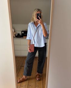 Black Trouser Outfit, Arizona Birkenstock, Trendy Outfit Inspo, Mum Fashion, Trendy Maternity, Fashion Capsule, October 7, Outfit Combinations, Girly Fashion