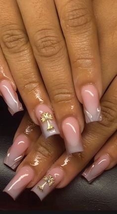 Plain Nails With Design, Plain Nails With Charms, Plain Nails Ideas, Nails Strass Design, Plain Gel Nails, Plain Nail Ideas, White Tip Acrylic Nails, Nails With Charms, Plain Nails