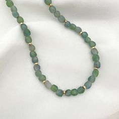 Glass Bead Necklace Ideas, Eyes Necklace, Jewellery Diy, Ocean Eyes, Recycled Glass Bead, Summer Necklace, Shiny Things, Green Necklace, Glass Bead Necklace