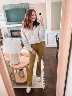 Light Flare Pants Outfit, Cute Yoga Pants Outfits Winter, Yoga Flared Pants Outfit, Groove Pants Outfit, Lululemon Groove Pants Outfit, Yoga Flare Pants Outfits, Flare Yoga Pants Outfit Winter, Sahm Wardrobe, Sahm Outfits