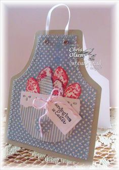 Cute idea to make a pocket apron card! Would be fun to do for a variety of cards. Summer BBQ invitation?? Apron Cards Ideas, Easter Egg Cards Handmade, Apron For Gathering Eggs, Stampin Up Eggcellent Eggs, Su Easter Friends Cards, Dress Card