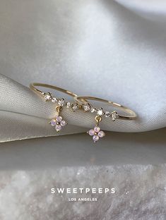 Pink Flower Ring, Dangle Ring, Diy Earrings Easy, Dainty Rings, Pretty Jewelry Necklaces, Magical Jewelry, Dainty Gold Necklace, Fancy Jewellery, Jewelry Lookbook