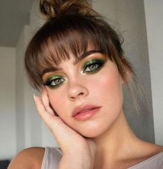 Makeup Verde, Trucco Glam, No Make Up Make Up Look, Henna Hair Color, Summer Makeup Trends, Metallic Makeup, Beauty Make-up, Green Eyeshadow